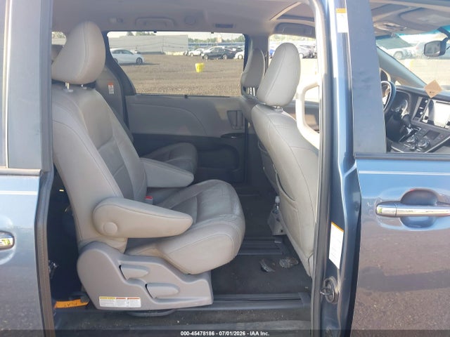 2017 Toyota Sienna Xle 8 Passenger მანქანა იყიდება აუქციონზე, vin: 5TDYZ3DC6HS856605, აუქციონის ნომერი: 45478186