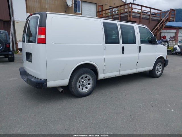Chevrolet Express 1500 Work Van 2014 1GCSHAF48E1187121 Image 4
