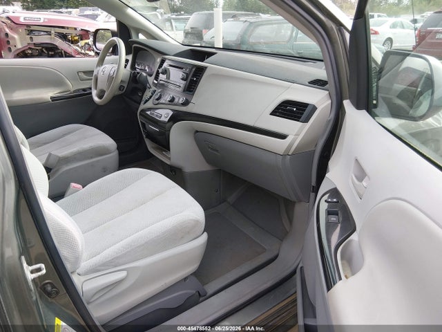 2011 Toyota Sienna მანქანა იყიდება აუქციონზე, vin: 5TDKK3DC8BS037614, აუქციონის ნომერი: 45478552