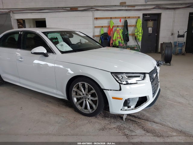 Продаж на аукціоні авто 2019 Audi A4 45 Premium, vin: WAUENAF4XKA049191, номер лоту: 45478693