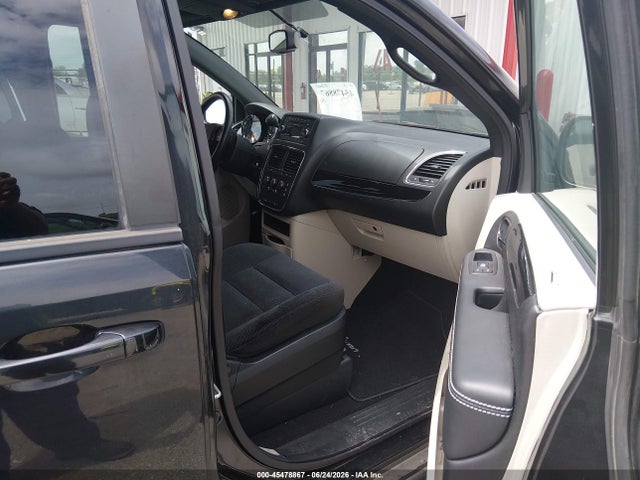 2C4RDGBG7GR383904 Dodge Grand Caravan Se Plus