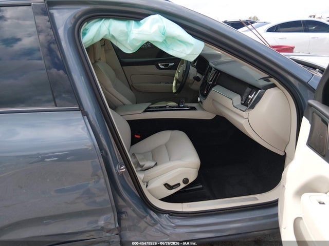 Продажа на аукционе авто 2024 Volvo Xc60 B5 Plus Dark Theme, vin: YV4L12RL0R1713472, номер лота: 45478926