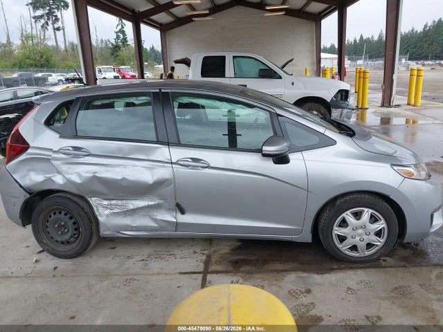 Honda FIT LX 2017 3HGGK5H58HM713843 Image 13