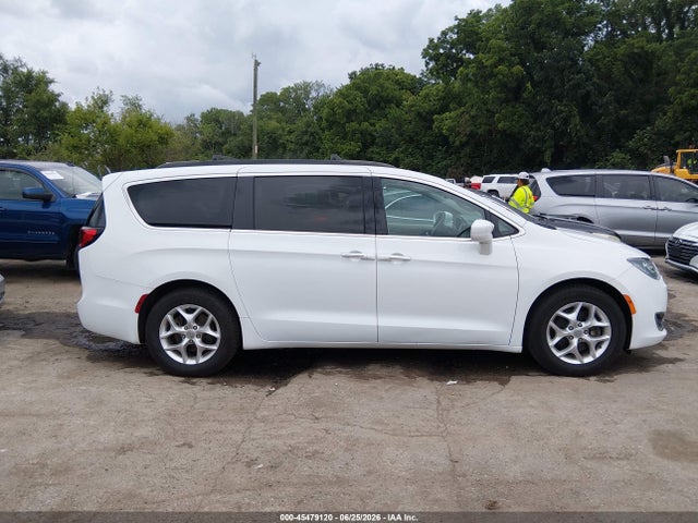 2020 Chrysler Pacifica Touring მანქანა იყიდება აუქციონზე, vin: 2C4RC1FG2LR143342, აუქციონის ნომერი: 45479120