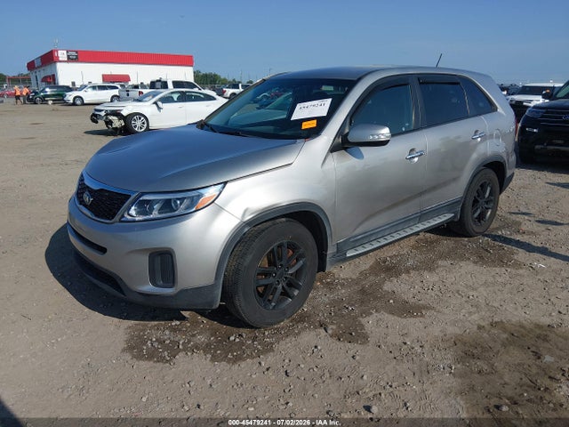 45479241 :رقم المزاد ، 5XYKT3A62FG629007 vin ، 2015 Kia Sorento Lx مزاد بيع