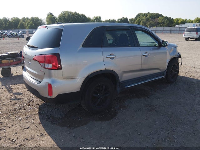 45479241 :رقم المزاد ، 5XYKT3A62FG629007 vin ، 2015 Kia Sorento Lx مزاد بيع