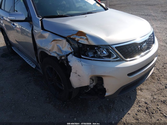 45479241 :رقم المزاد ، 5XYKT3A62FG629007 vin ، 2015 Kia Sorento Lx مزاد بيع