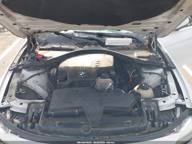 2015 Bmw 320i მანქანა იყიდება აუქციონზე, vin: WBA3B1C57FK137550, აუქციონის ნომერი: 45479338