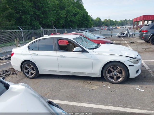2015 Bmw 320i მანქანა იყიდება აუქციონზე, vin: WBA3B1C57FK137550, აუქციონის ნომერი: 45479338