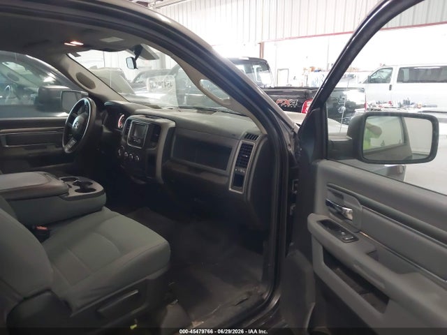 45479766 :رقم المزاد ، 3C6JR6DG5HG764896 vin ، 2017 Ram 1500 Tradesman  4x2 8' Box مزاد بيع