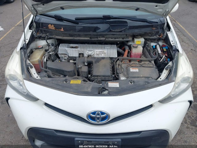 Toyota Prius V Two 2015 JTDZN3EU1FJ040581 Image 10