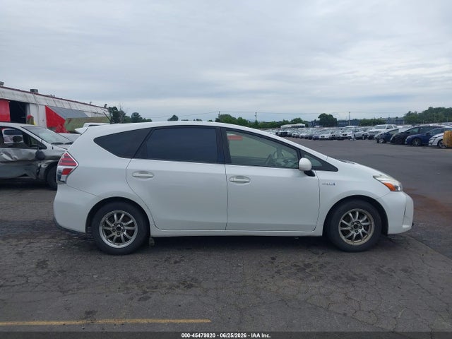 Toyota Prius V Two 2015 JTDZN3EU1FJ040581 Image 13