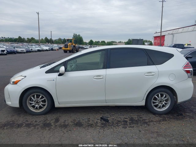 Toyota Prius V Two 2015 JTDZN3EU1FJ040581 Image 14