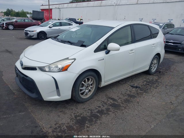 Toyota Prius V Two 2015 JTDZN3EU1FJ040581 Image 2
