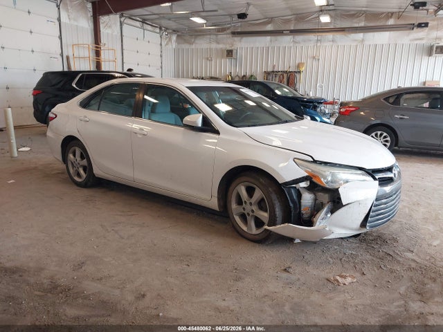 45480062 :رقم المزاد ، 4T1BF1FK1FU031227 vin ، 2015 Toyota Camry Le مزاد بيع