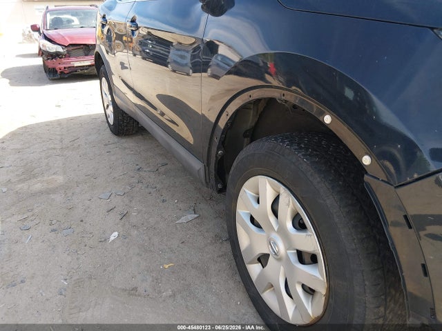 Auction sale of the 2017 Nissan Rogue Sport S, vin: JN1BJ1CR2HW109447, lot number: 45480123