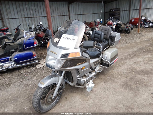 45480499 :رقم المزاد ، 1HFSC1421GA216063 vin ، 1986 Honda Gl1200 A مزاد بيع