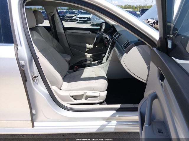 2017 Volkswagen Passat 1.8t S მანქანა იყიდება აუქციონზე, vin: 1VWAT7A39HC043692, აუქციონის ნომერი: 45480654