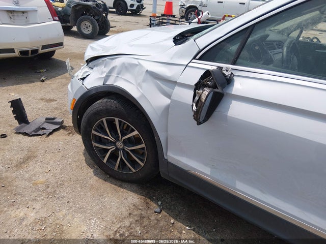 2018 Volkswagen Tiguan 2.0t Se/2.0t Sel მანქანა იყიდება აუქციონზე, vin: 3VV3B7AX5JM214428, აუქციონის ნომერი: 45480689