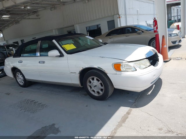 Aukcja sprzedaży 2000 Lincoln Town Car Signature, vin: 1LNHM82W1YY787721, numer aukcji: 45480775
