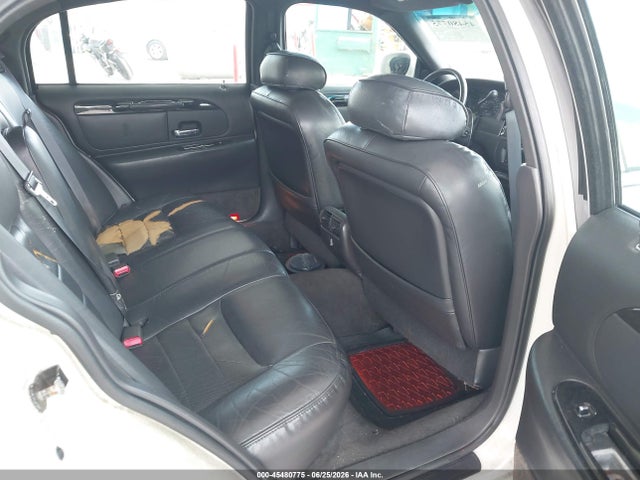 2000 Lincoln Town Car Signature მანქანა იყიდება აუქციონზე, vin: 1LNHM82W1YY787721, აუქციონის ნომერი: 45480775