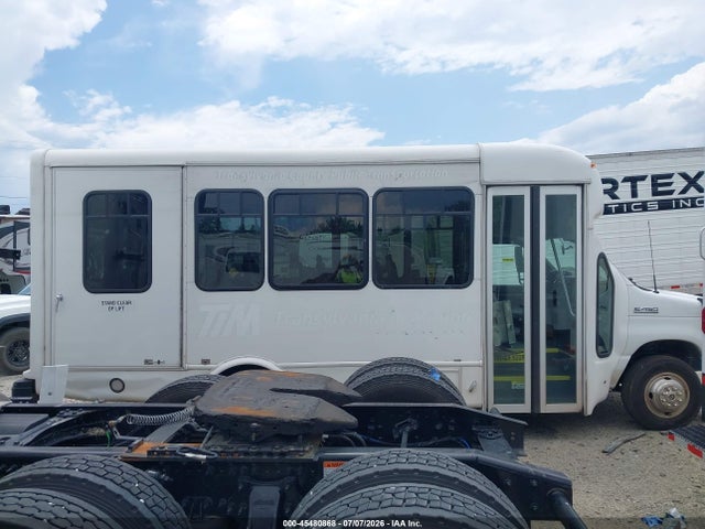 Ford E-450 Cutaway 2023 1FDFE4FN8PDD38296 Image 13