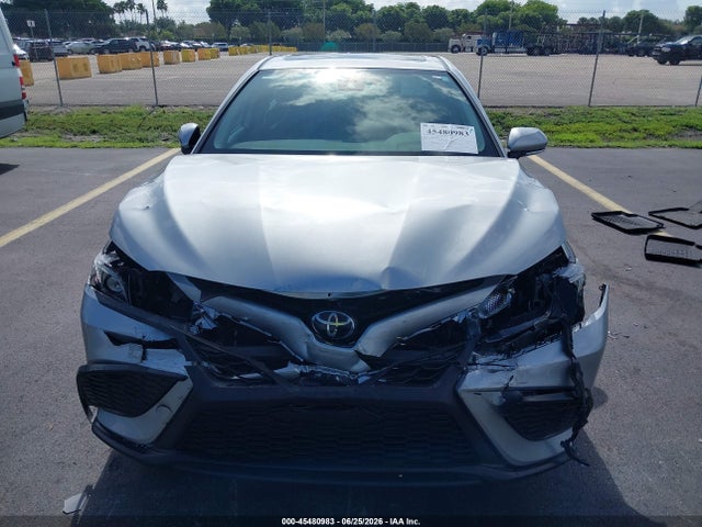 2024 Toyota Camry Se მანქანა იყიდება აუქციონზე, vin: 4T1G11AK8RU240013, აუქციონის ნომერი: 45480983