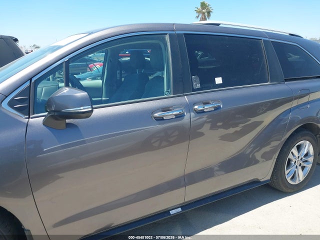 Toyota Sienna Limited 2023 5TDZRKEC5PS168591 Image 14
