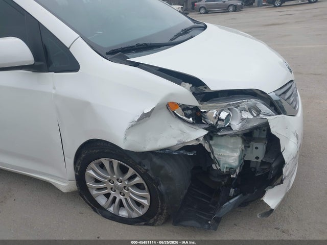 5TDYK3DCXFS649846 Toyota Sienna Xle Premium 8 Passenger