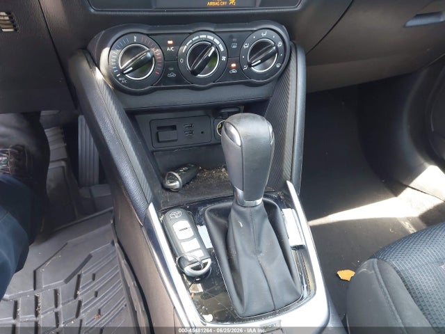 Toyota YARIS LE 2019 3MYDLBYV3KY523673 Image 11