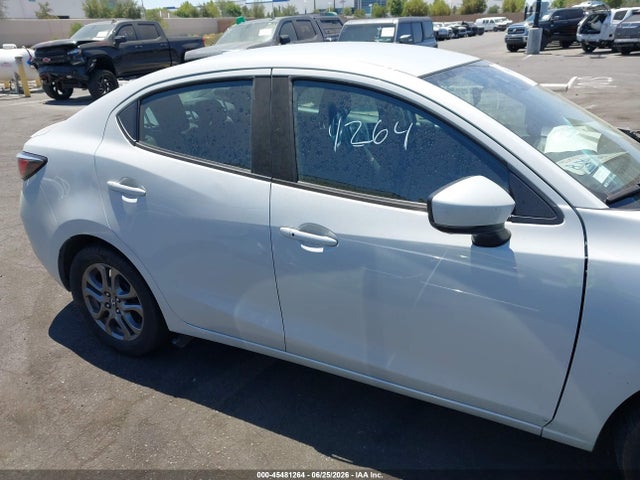 Toyota YARIS LE 2019 3MYDLBYV3KY523673 Image 14