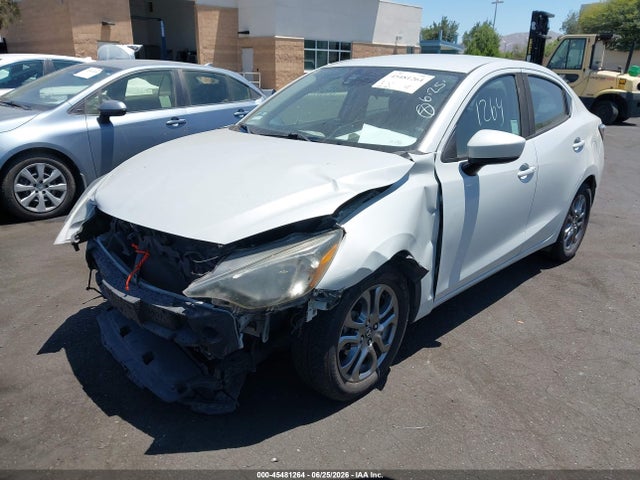 Toyota YARIS LE 2019 3MYDLBYV3KY523673 Image 2