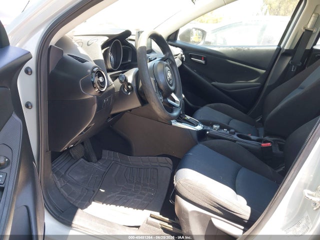 Toyota YARIS LE 2019 3MYDLBYV3KY523673 Image 5