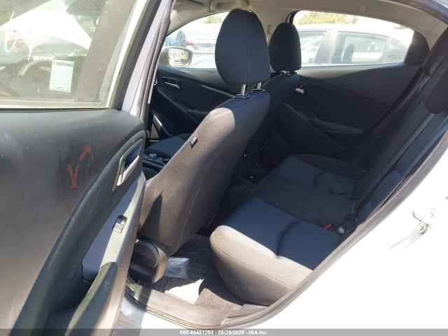 Toyota YARIS LE 2019 3MYDLBYV3KY523673 Image 8