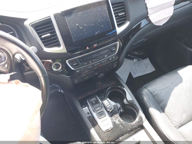Honda Pilot Touring 2016 5FNYF5H97GB054702 Image 11