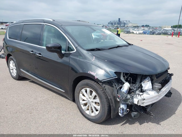 2018 2C4RC1BG0JR178030 main image