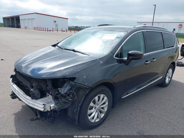 Chrysler Pacifica Touring L 2018 2C4RC1BG0JR178030 Image 2