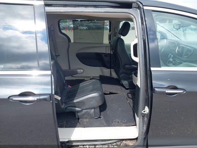 Chrysler Pacifica Touring L 2018 2C4RC1BG0JR178030 Image 8