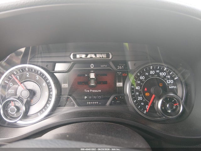 45481592 :رقم المزاد ، 1C6RREJT5LN302613 vin ، 2020 Ram 1500 Laramie  4x2 5'7 Box مزاد بيع