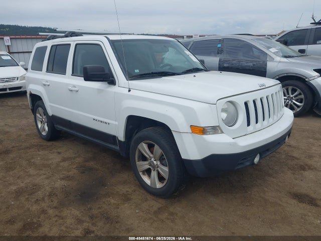 2014 1C4NJRFB3ED616856 main image