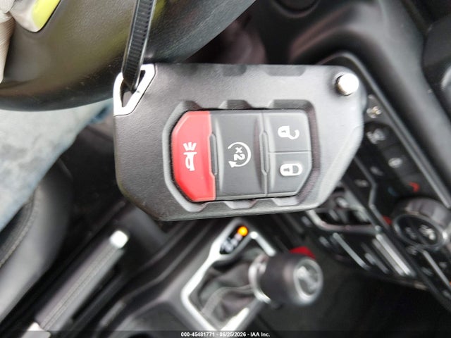 1C4HJXEN9JW261199 Jeep Wrangler Unlimited Sahara 4x4