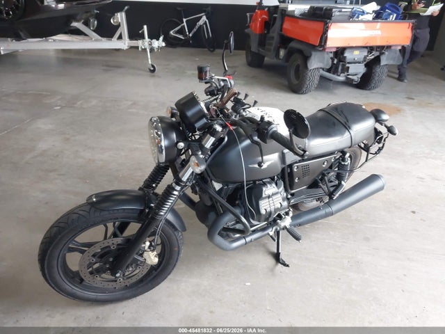 Moto Guzzi V7 Iii Stone 2017 ZGULDU003HM000231 Image 2