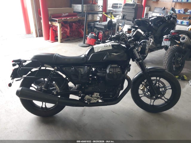Moto Guzzi V7 Iii Stone 2017 ZGULDU003HM000231 Image 12