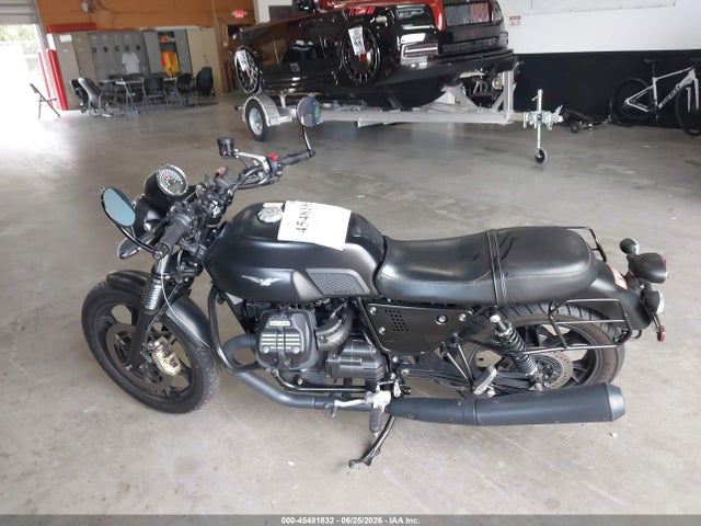 Moto Guzzi V7 Iii Stone 2017 ZGULDU003HM000231 Image 13