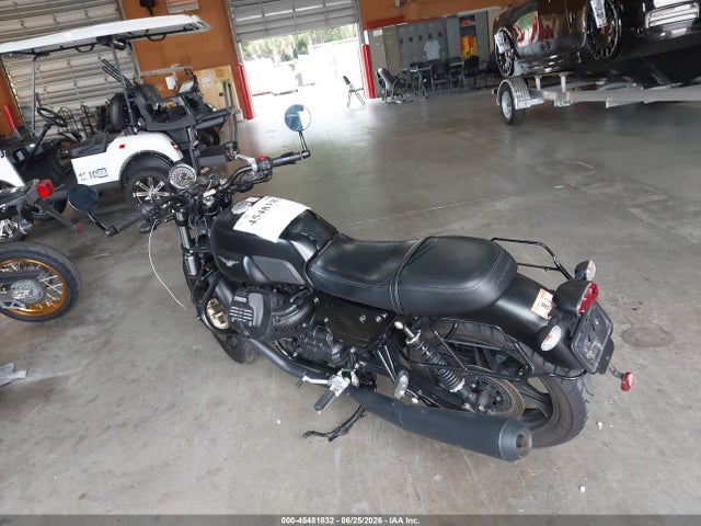 Moto Guzzi V7 Iii Stone 2017 ZGULDU003HM000231 Image 3
