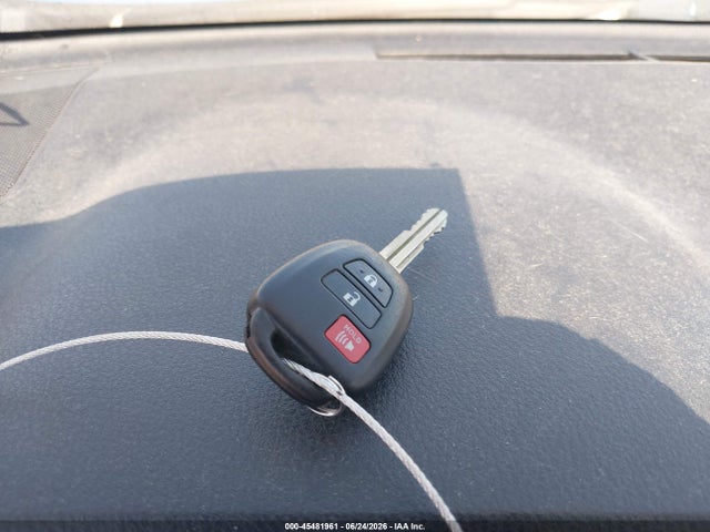 Toyota RAV4 LE 2017 JTMZFREV0HJ139940 Image 11