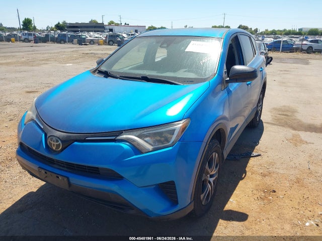 Toyota RAV4 LE 2017 JTMZFREV0HJ139940 Image 2