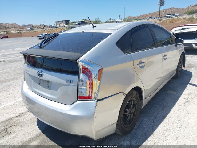 JTDKN3DU5F1978571 Toyota Prius Two