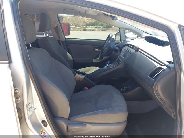 JTDKN3DU5F1978571 Toyota Prius Two