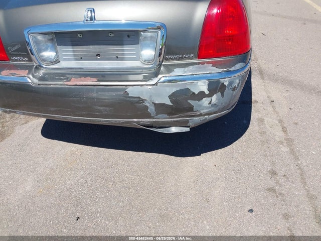 45482445 :رقم المزاد ، 1LNHM81W43Y704549 vin ، 2003 Lincoln Town Car Executive مزاد بيع